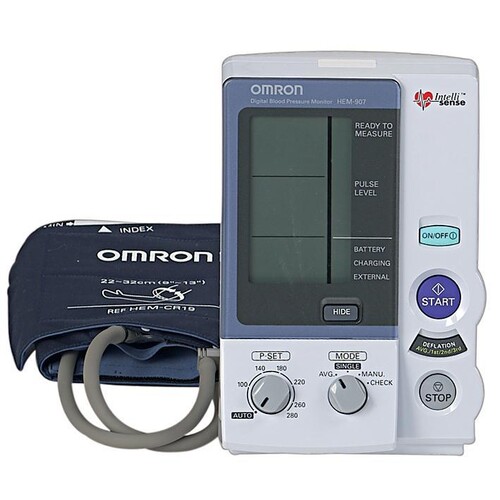OMRON 907 Oberarm-Blutdruckmessgerät mit M-Mansche Produktbild Front View L